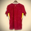 maillot-domicile-liverpool-saison-vingt-quatre-vingt-cinq-rouge-officiel Hjemmebanetrøje Liverpool sæson 2024/2025 rød officiel