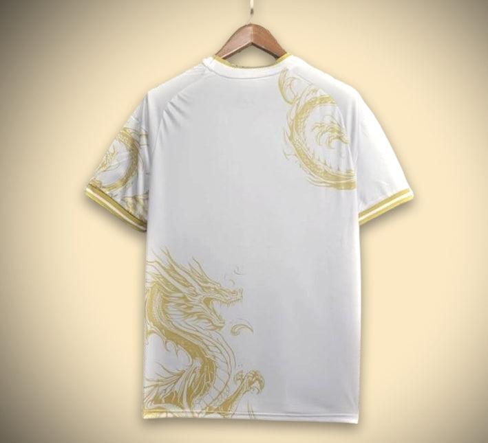 maillot-supporter-real-madrid-concept-premium-avec-motif-dragon-dore-edition-limitee supportertrøje Real Madrid concept premium med gyldent dragemønster limited edition