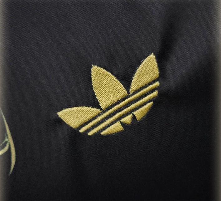 maillot-concept-real-madrid-motif-dragon-dore-edition-2425 Maillot concept Real Madrid motif dragon doré édition 2425