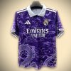 maillot-de-football-concept-real-madrid-violet-edition-dragon-saison-2526 Fodboldtrøje concept Real Madrid violet edition drage sæson 2526
