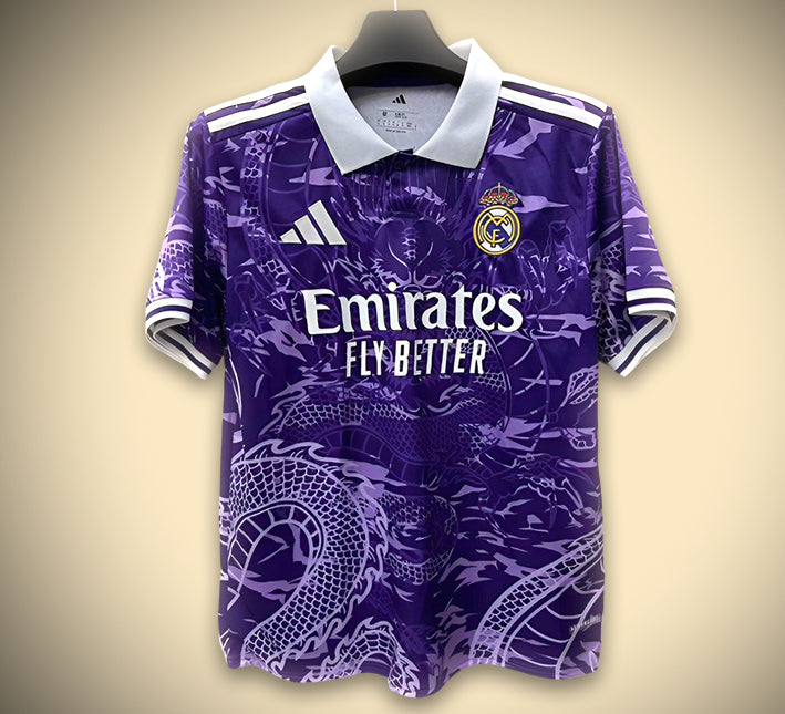 maillot-de-football-concept-real-madrid-violet-edition-dragon-saison-2526 Fodboldtrøje concept Real Madrid violet edition drage sæson 2526