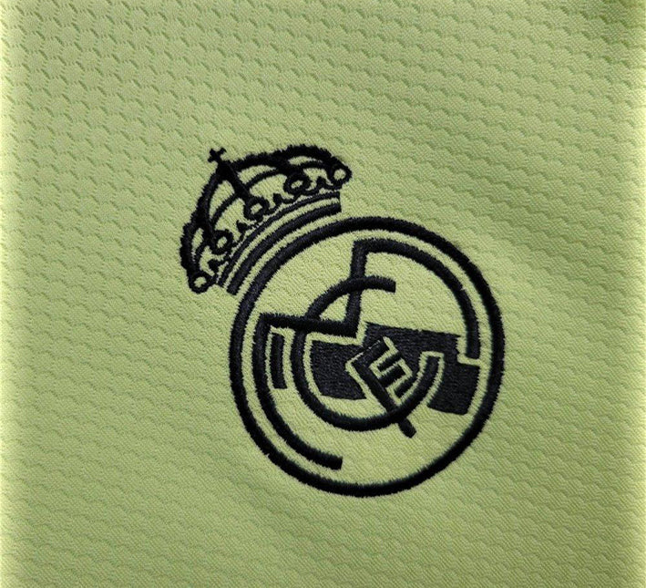 MAILLOTREALMADRID2425gardienvertlogo.jpg Real Madrid Målmandstrøje Grøn 2024-2025 stofdetalje