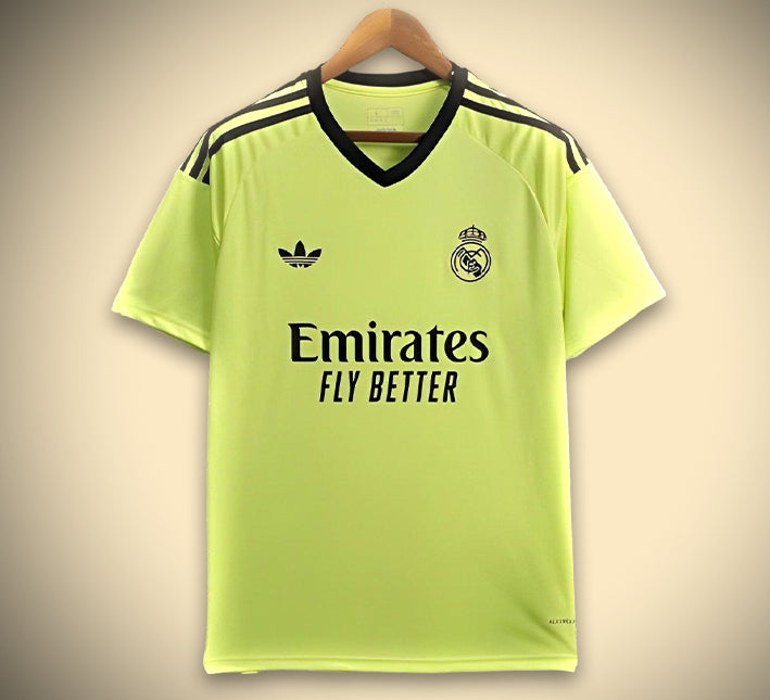 Maillot_Concept_R_al_Madrid_VERT-1.jpg Real Madrid Målmandstrøje Grøn 2024-2025 set forfra
