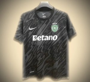 Maillot_Sporting_CP_Gardien_Noir_24_25-1.jpg Sporting CP Målmand Sort 2024-2025 set forfra