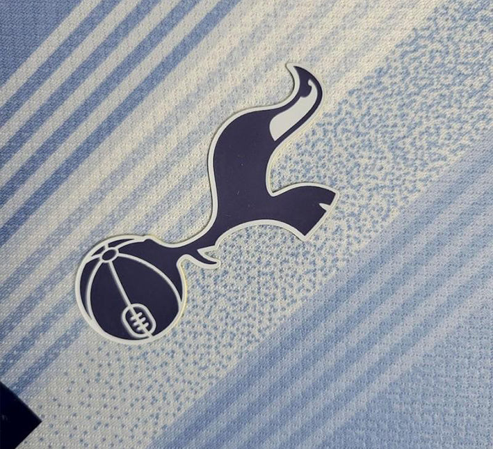 Maillottottenham24doslogo.jpg Tottenham Hjemmebanetrøje 2024-2025 set fra siden