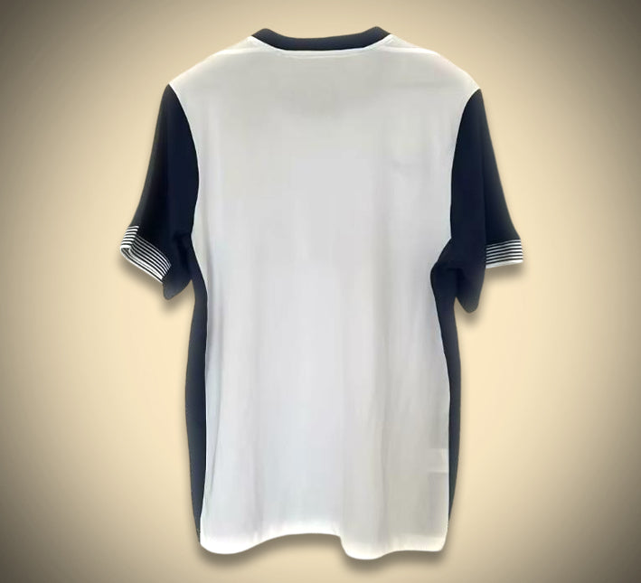 Maillottottenhamdomiciledos.jpg Tottenham Hjemmebanetrøje 2025-2026 set fra siden