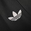 maillot-de-football-arsenal-noir-edition-concept-saison-deux-mille-vingt-quatre-vingt-cinq Fodboldtrøje Arsenal sort konceptudgave sæson 2024 2025