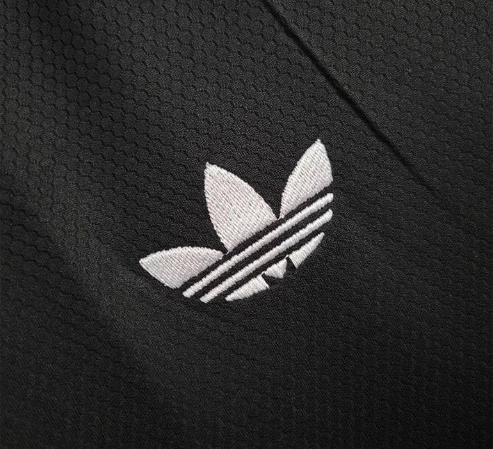maillot-de-football-arsenal-noir-edition-concept-saison-deux-mille-vingt-quatre-vingt-cinq Fodboldtrøje Arsenal sort konceptudgave sæson 2024 2025