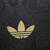 maillot-noir-concept-bayern-munich-edition-anniversaire-125-ans-saison-2024-2025 Sort koncepttrøje Bayern München 125 års jubilæumsudgave sæson 2024 2025