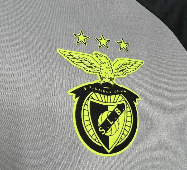 Kampdagstrøje Benfica sæson 2024/2025