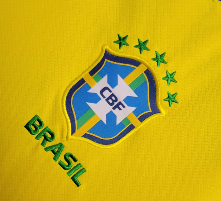 Brasiliansk fodboldtrøje hjemmebane sæson 2025 2026 koncept gul og grøn