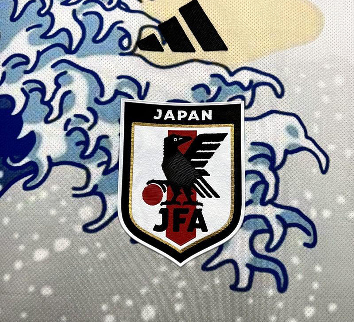 maillot-de-football-inspiration-japon-avec-motif-grande-vague-et-design-graphique-bleu-blanc Fodboldtrøje inspiration Japan med motiv stor bølge og grafisk design blå hvid