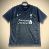 tenue-de-gardien-liverpool-rouge-avec-ecusson-du-club Målmandsdragt Liverpool rød med klubemblem