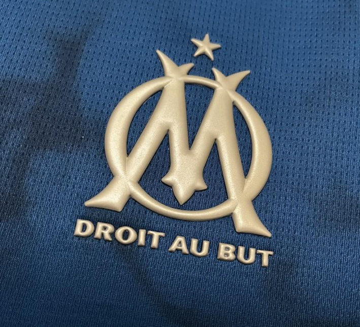 Olympique Marseille Udebanetrøje 2024-2025 set fra siden