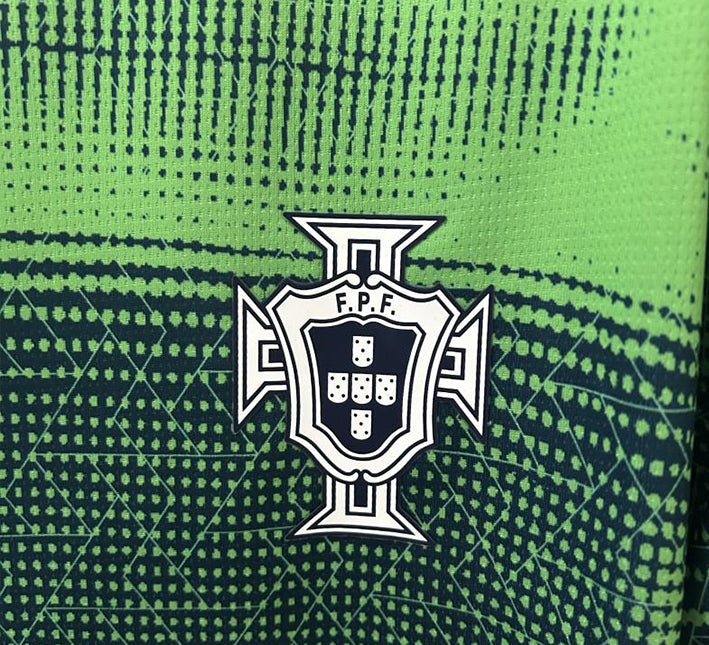 maillotportugalesportlogo.jpg Portugal E-Sport Hjemmebanetrøje 2024-2025 set fra siden