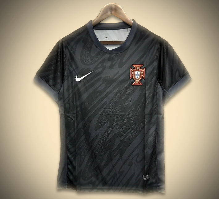 maillotportugalgardiennoir-1.jpg Portugal Målmand Sort 2024-2025 set forfra