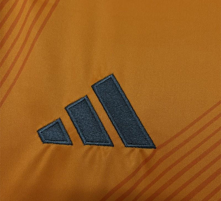 maillotrealmadridexterieuradidas.jpg Fodboldtrøje Real Madrid Udebane 2024-2025 set fra siden