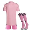 ensemble-enfant-inter-miami-domicile-saison-2023-2024-maillot-et-short Børnesæt Inter Miami hjemmebanetrøje sæson 2023 2024 trøje og shorts