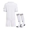 ensemble-enfant-real-madrid-domicile-saison-2025-2026-maillot-et-short Børnesæt Real Madrid hjemmebanetrøje sæson 2025 2026 trøje og shorts
