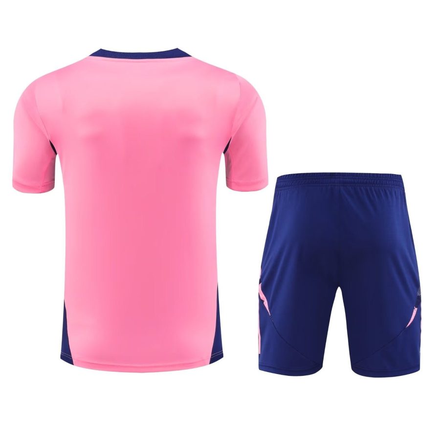 ensemble-maillot-et-short-arsenal-saison-2024-2025-tenue-de-football-rouge-et-blanc Sæt med trøje og shorts Arsenal sæson 2024 2025 fodboldtrøje rød og hvid