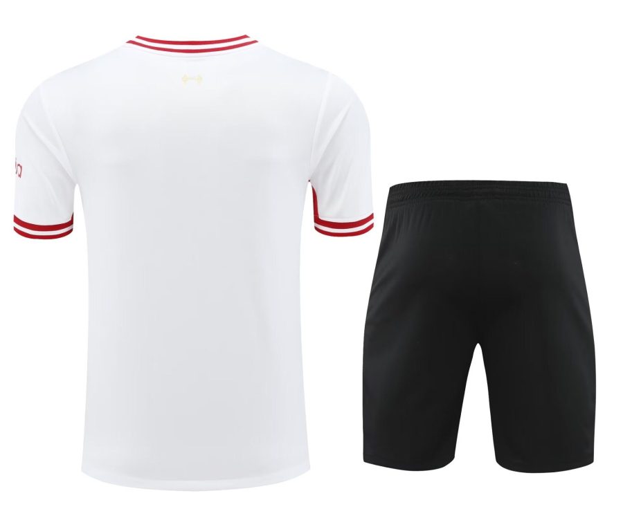 ensemble-maillot-et-short-liverpool-saison-2024-2025-tenue-de-football-rouge Sæt med trøje og shorts Liverpool sæson 2024 2025 rødt fodboldtøj