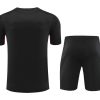 ensemble-maillot-et-short-liverpool-saison-vingt-vingt-quatre-vingt-vingt-cinq-tenue-domicile-rouge Sæt med trøje og shorts Liverpool sæson 2024 2025 rødt hjemmebanetøj