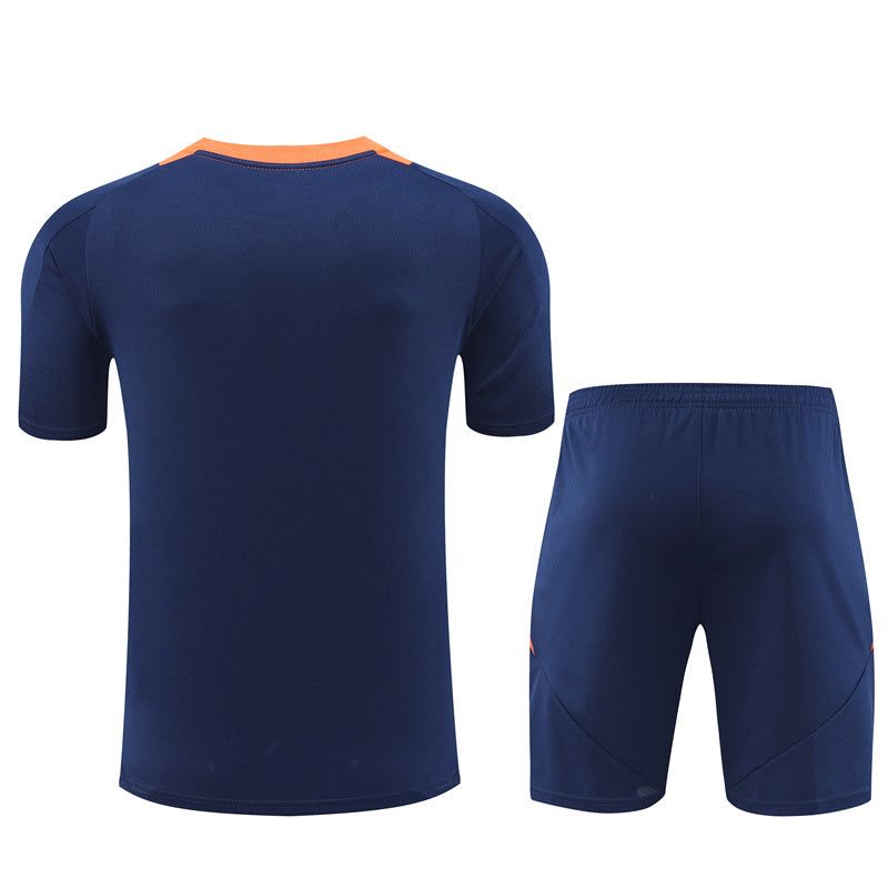 ensemble-maillot-et-short-manchester-united-saison-2024-2025-tenue-domicile Sæt med trøje og shorts Manchester United sæson 2024 2025 hjemmebanetrøje