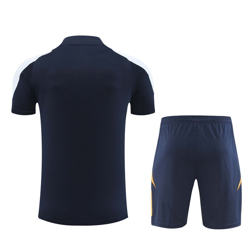 ensemble-maillot-et-short-real-madrid-saison-2024-2025-tenue-officielle Sæt med trøje og shorts Real Madrid sæson 2024 2025 officielt outfit