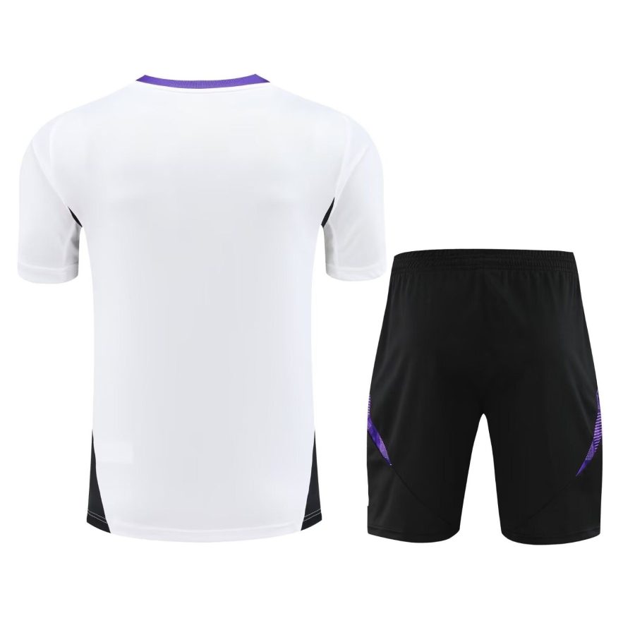 ensemble-maillot-et-short-real-madrid-saison-deux-mille-vingt-quatre-deux-mille-vingt-cinq Sæt med trøje og shorts Real Madrid sæson to tusind fireogtyve to tusind femogtyve