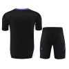 ensemble-tenue-real-madrid-saison-deux-mille-vingt-quatre-deux-mille-vingt-cinq-maillot-et-short Outfit sæt Real Madrid sæson to tusind fireogtyve to tusind femogtyve trøje og shorts