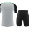 ensemble-training-liverpool-blanc-saison-2023-2024-tenue-d-entrainement-officielle Træningssæt Liverpool hvid sæson 2023 2024 officielt træningstøj