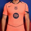 jersey-alternatif-fc-barcelona-2025-2026-couleurs-third-avec-logo-du-club Alternativ trøje FC Barcelona 2025 2026 third-farver med klublogo