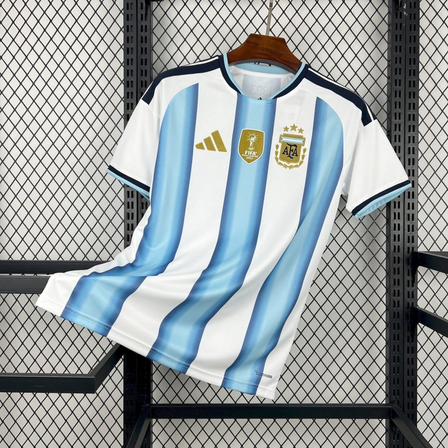 jersey-de-football-argentine-domicile-2026-rayures-bleu-ciel-et-blanc Fodboldtrøje Argentina hjemmebanetrøje 2026 med himmelblå og hvide striber