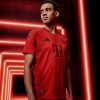 Fodboldtrøje Bayern München hjemmebane 2024 2025 med klubemblem