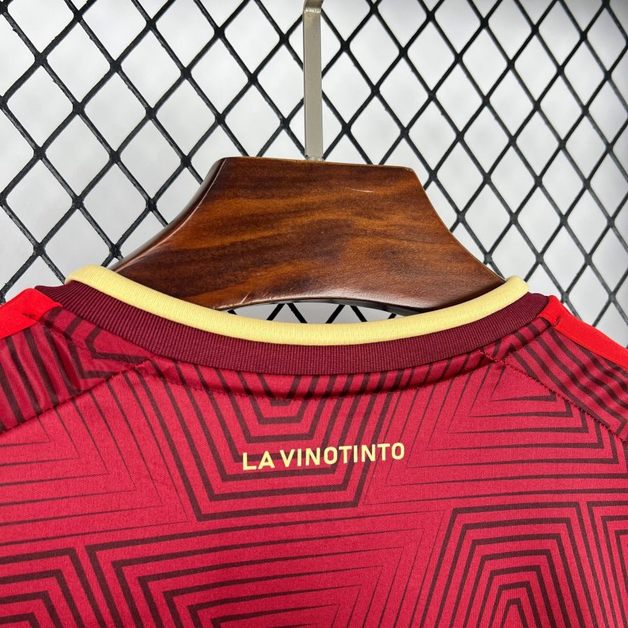 jersey-football-venezuela-domicile-saison-2026-rouge-bordeaux Fodboldjersey Venezuela hjemmebane sæson 2026 rød bordeaux