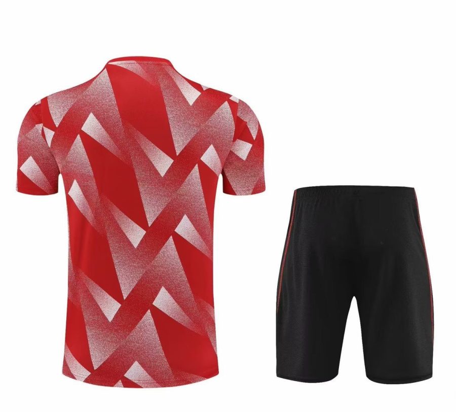 kit-training-rouge-bayern-munich-saison-2023-2024-tenue-entrainement-football rød træningssæt Bayern Munich sæson 2023 2024 fodboldtræningstøj