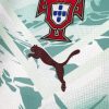 maillot-de-foot-portugal-version-away-2026-avec-ecusson-de-selection Fodboldtrøje Portugal udgave 2026 med landsholdslogo