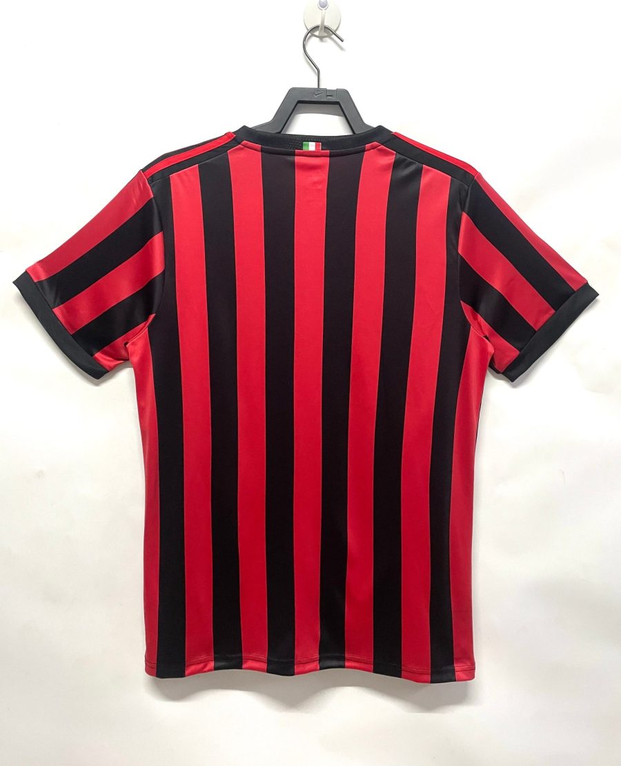 maillot-domicile-ac-milan-saison-2017-2018-jersey-officiel-rouge-et-noir hjemmebanetrøje AC Milan sæson 2017 2018 officiel jersey rød og sort