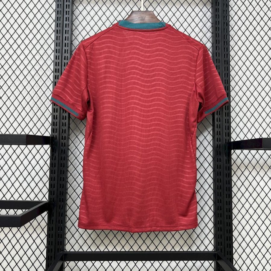 maillot-domicile-du-portugal-saison-2026-rouge-et-vert-equipement-officiel-football Hjemmebanetrøje Portugal sæson 2026 rød og grøn officielt fodboldudstyr
