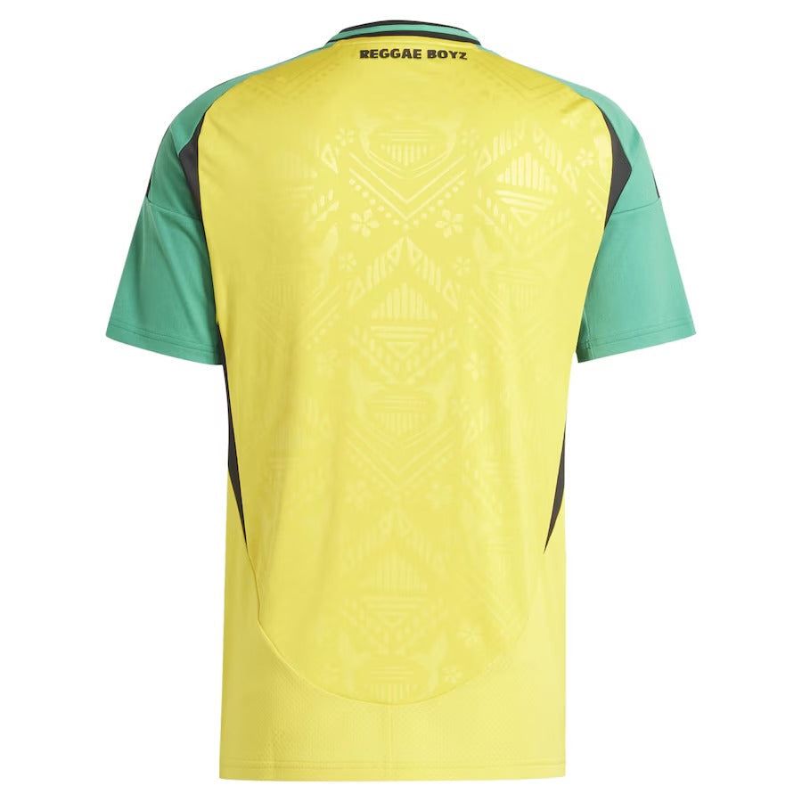 jamaicansk hjemmebanetrøje 2024 i gul og grøn til at støtte Reggae Boyz