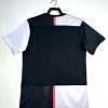 maillot-domicile-juventus-saison-deux-mille-dix-neuf-deux-mille-vingt-tenue-officielle-noir-et-blanc hjemmebanetrøje Juventus sæson to tusind nitten to tusind tyve officiel dragt sort og hvid