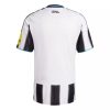 maillot-domicile-newcastle-united-saison-deux-mille-vingt-cinq-deux-mille-vingt-six-noir-et-blanc Hjemmebanetrøje Newcastle United sæson to tusind femogtyve to tusind seksogtyve sort og hvid