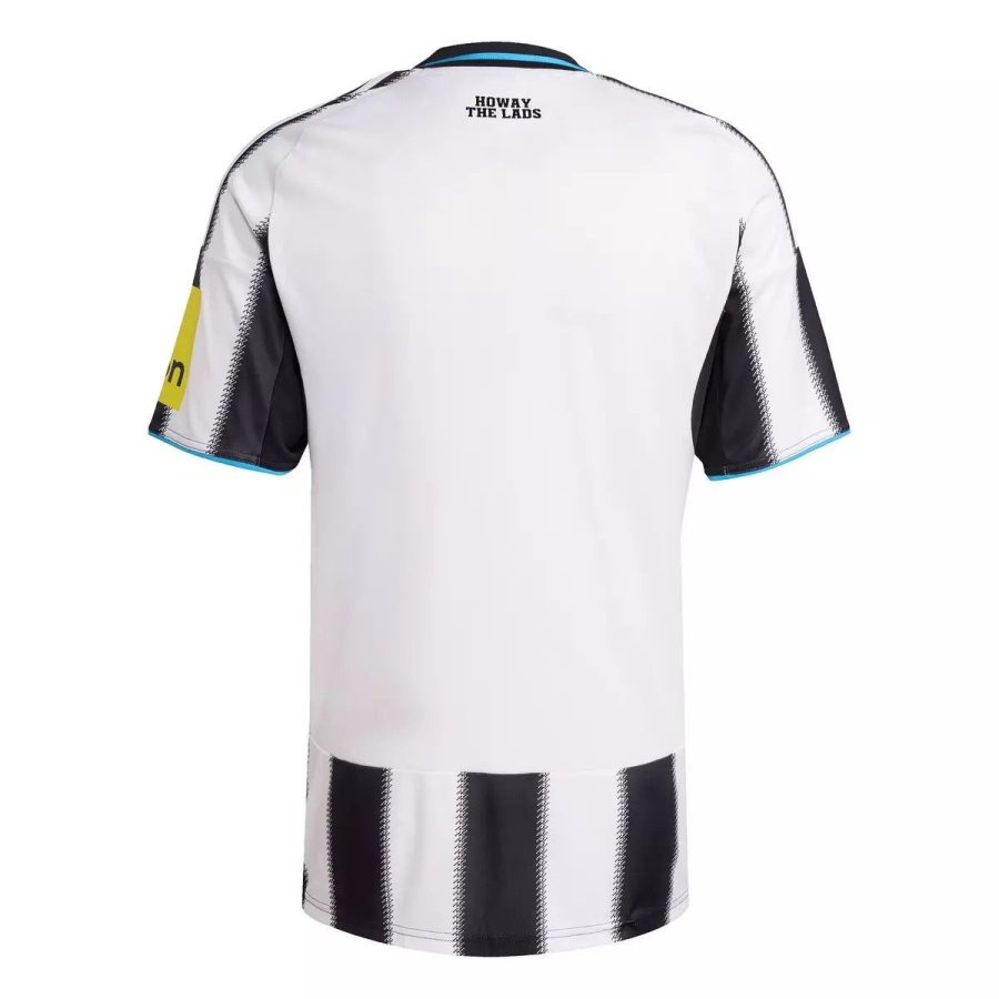 maillot-domicile-newcastle-united-saison-deux-mille-vingt-cinq-deux-mille-vingt-six-noir-et-blanc Hjemmebanetrøje Newcastle United sæson to tusind femogtyve to tusind seksogtyve sort og hvid