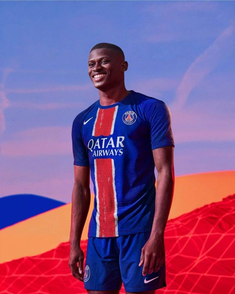 hjemmebanetrøje PSG sæson to tusind fireogtyve to tusind femogtyve