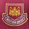 hjemmebanetrøje West Ham med klublogo og sponsor