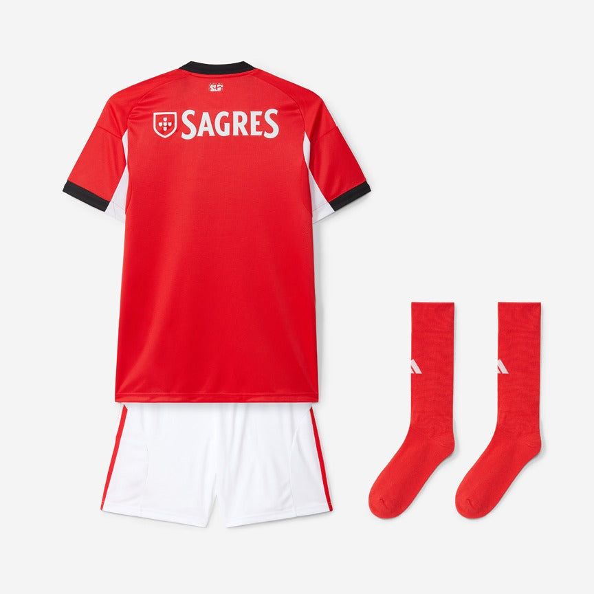 børnetrøje SL Benfica hjemmebane sæson 2025 2026 med shorts og strømper