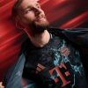 udebanetrøje Bayern München sæson to tusind fireogtyve to tusind femogtyve Adidas