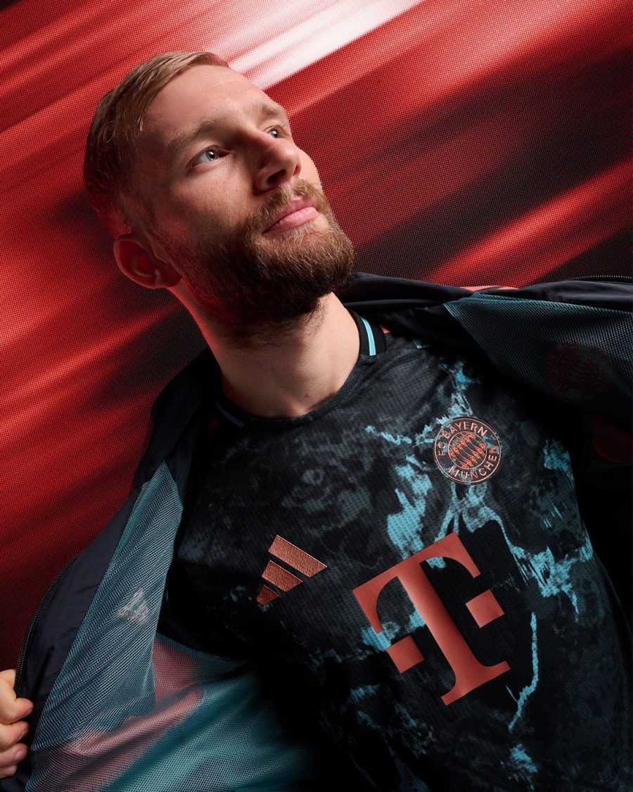 udebanetrøje Bayern München sæson to tusind fireogtyve to tusind femogtyve Adidas