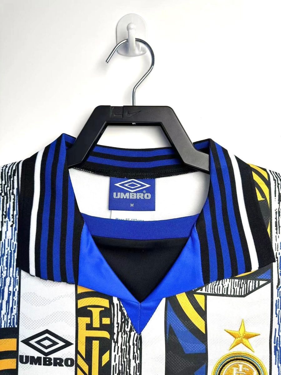 maillot-exterieur-inter-milan-saison-mille-neuf-cent-quatre-vingt-quinze-mille-neuf-cent-quatre-vingt-seize Udebanetrøje Inter Milan sæson 1995 1996