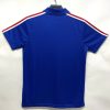 maillot-retro-bleu-des-bleus-football-avec-ecusson-france retro blå trøje fra Les Bleus fodbold med emblem Frankrig